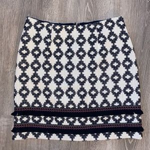 high-waisted skirt with Aztec print